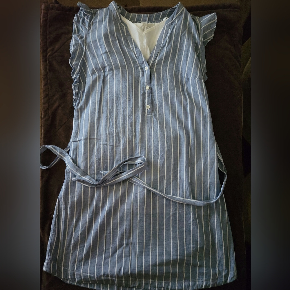 Old Navy Wmns/Jr size XS Light Blue & White stripped dress with layered tank